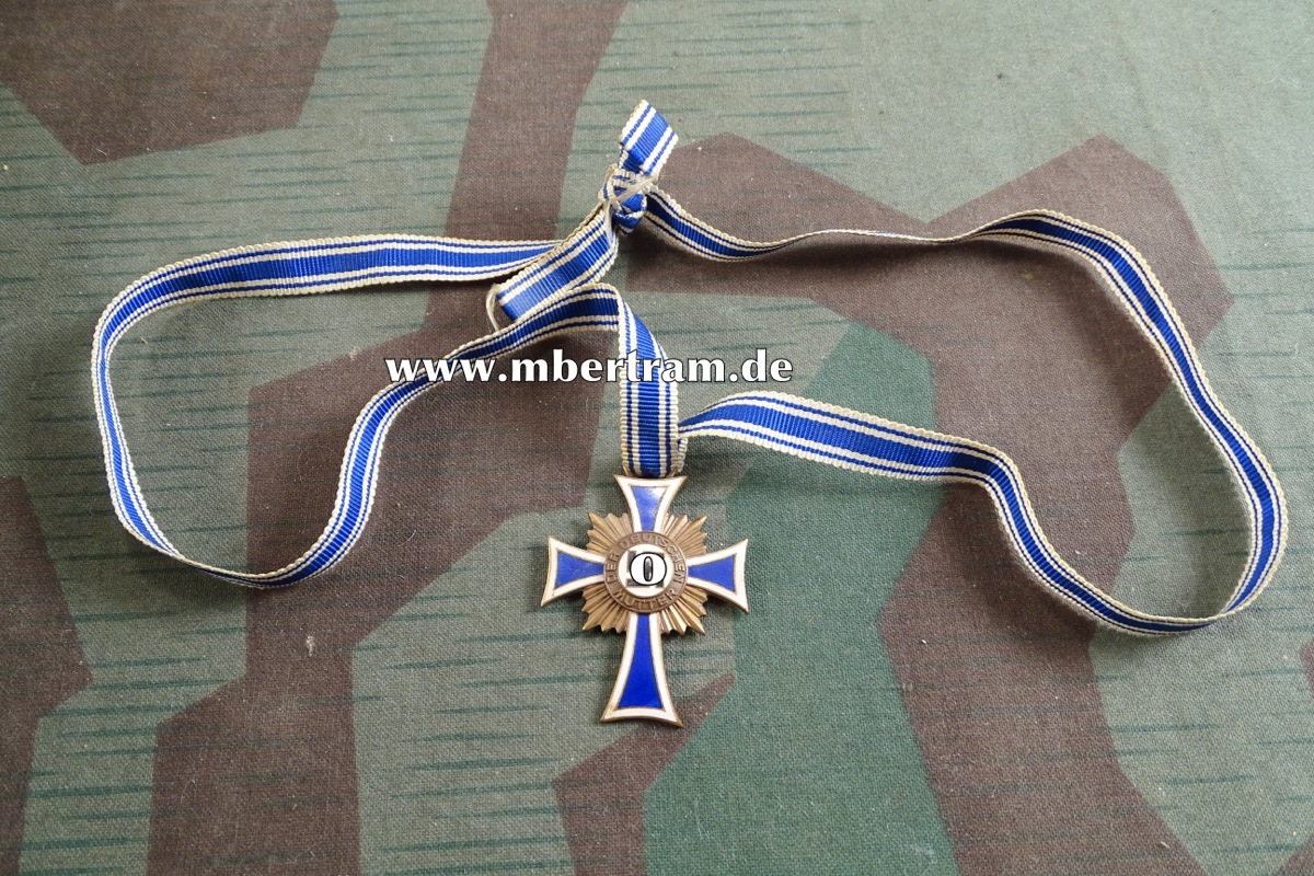 Ehrenkreuz der deutschen Mutter in Bronze, an langem Halsband