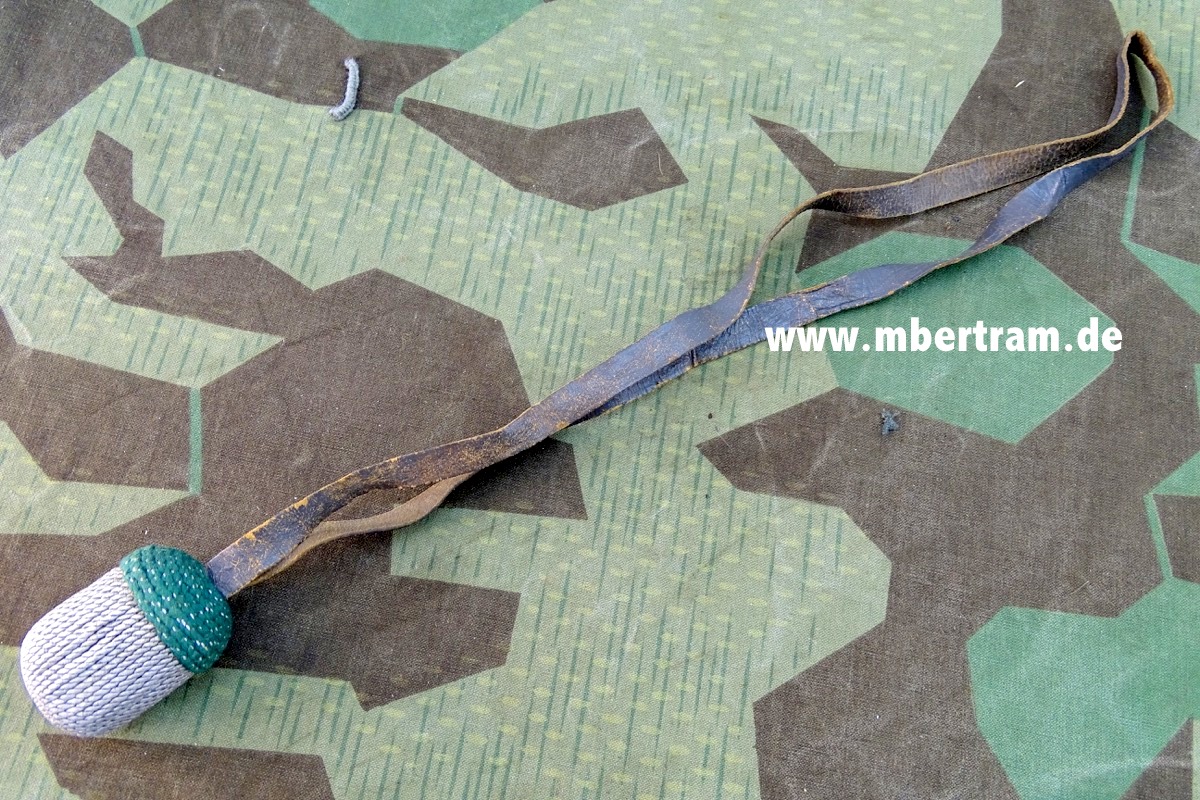 WH Faustriemen für Säbel der Schützen- u. Kavallerieregimenter, Kopf grün / silbern
