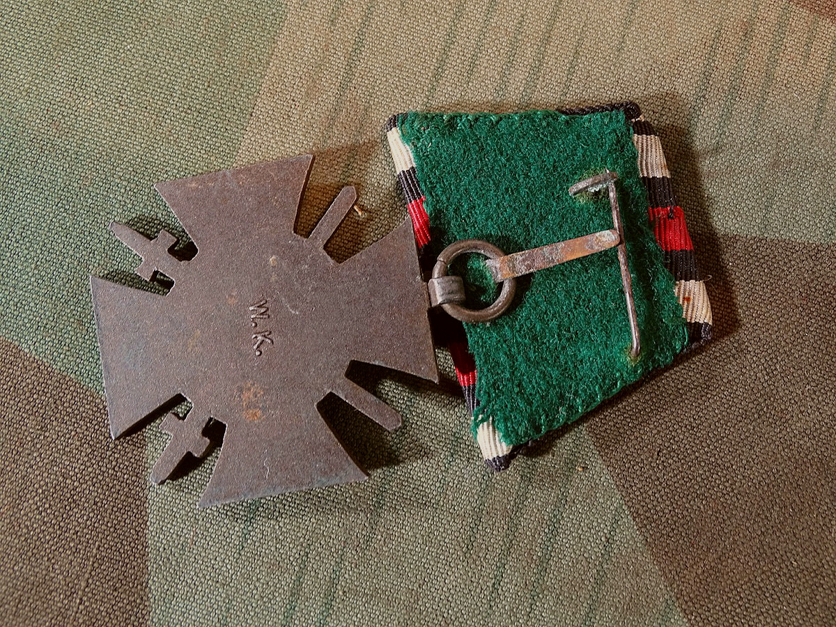 Ehrenkreuz für Frontkämpfer 1914/ 1918 an einzel Ordensspange, Hst.: W.K.
