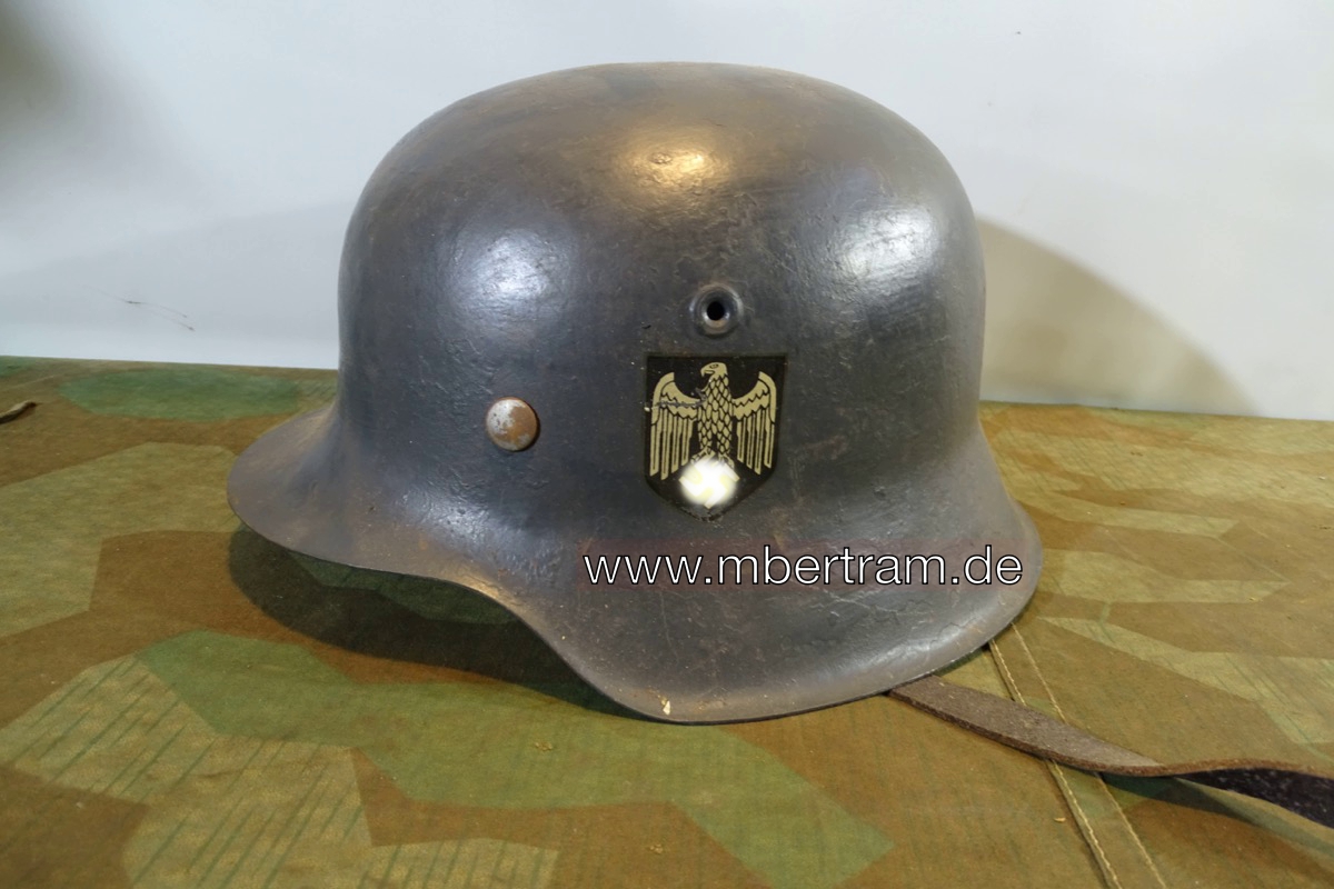 Kriegsmarine Stahlhhelm M 40, original Innenleben u. Riemen. Farbe u.Wappen neu