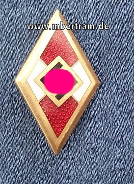 HJ Abzeichen in gold, B Stück. Hersteller RZM M1/120