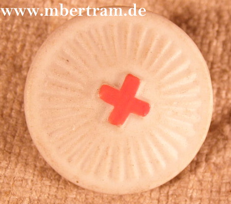 WHW/ DRK Abzeichen Rotes Kreuz, Porzellan mit Nadel