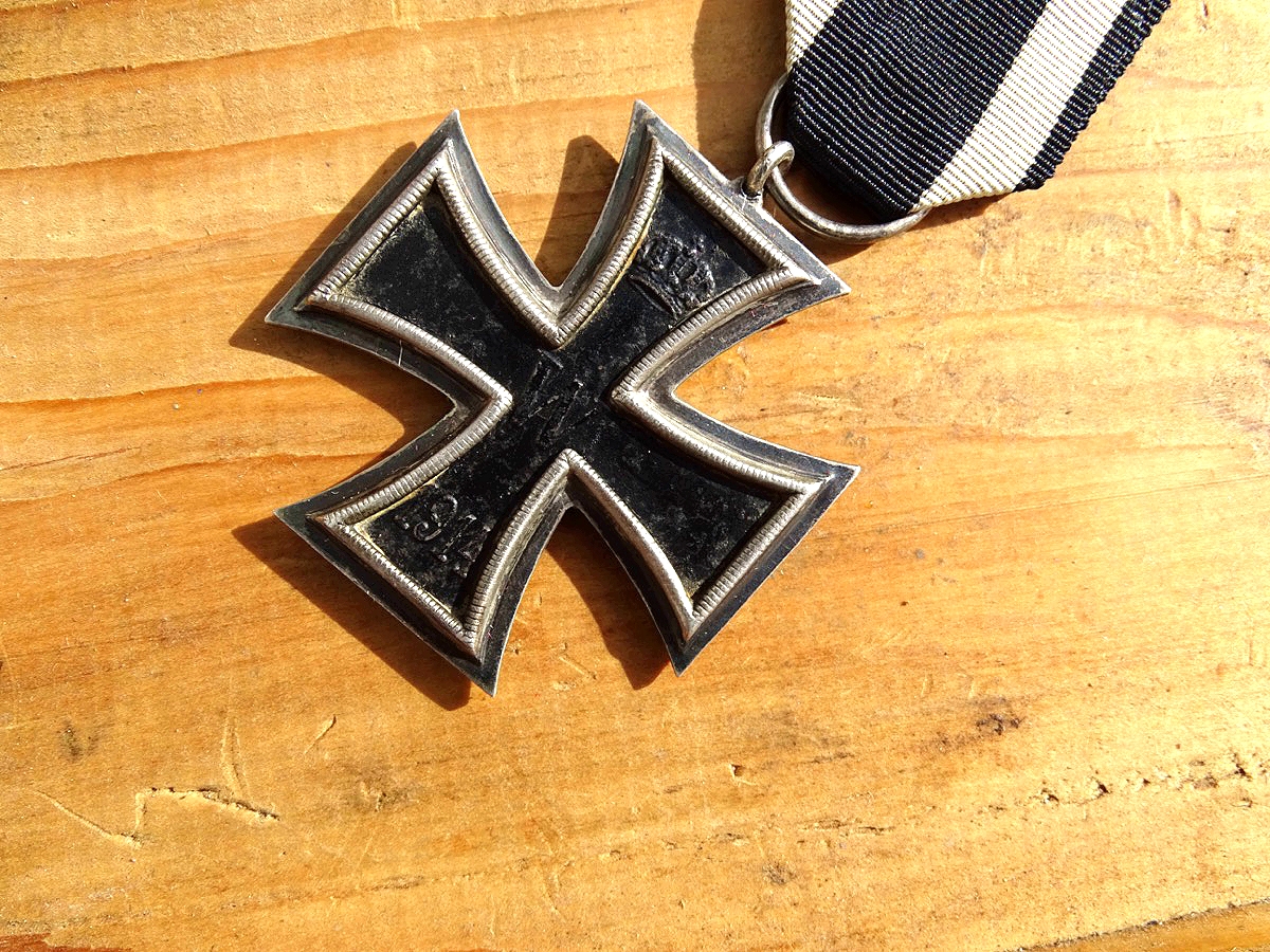 Eisernes Kreuz 2. Klasse 1914 mit vorl. Urkunde Füsselier Rgt. 88, mit Philipp Rechnung, Herstellermarke KO