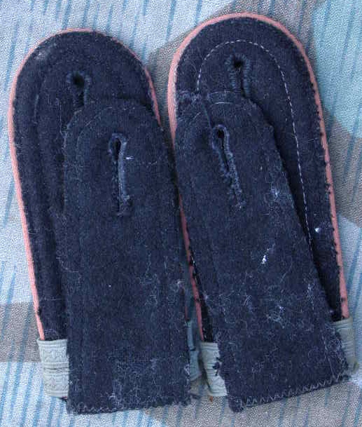 Paar Schulterklappen Panzer/Panzerjäger u. Waffen SS für die schwarze Uniform. Schütze