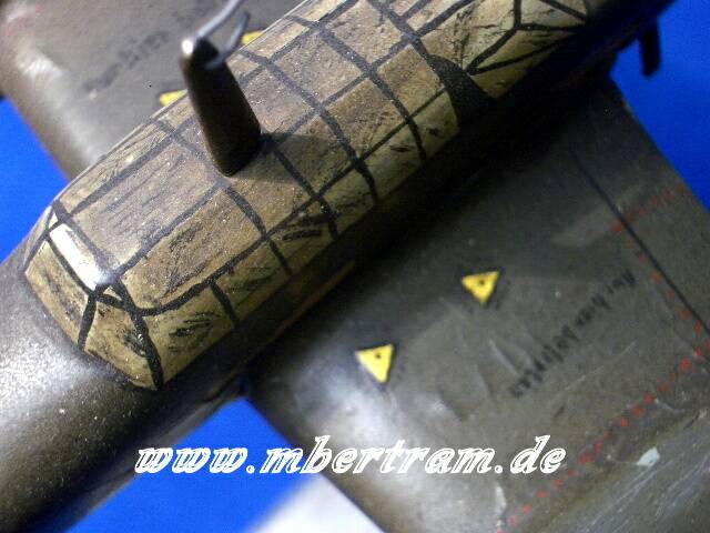 Kriegsmodell: Messerschmidt 110 aus Holz und Metall, 30 cm