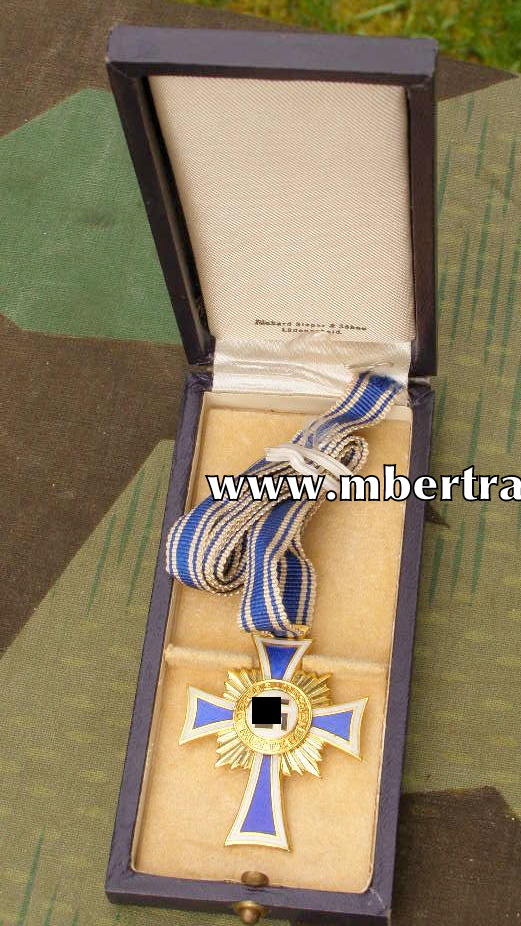 Mutterkreuz in gold mit Etui: "Richard Sieper & Söhne " Schöne Erhaltung !