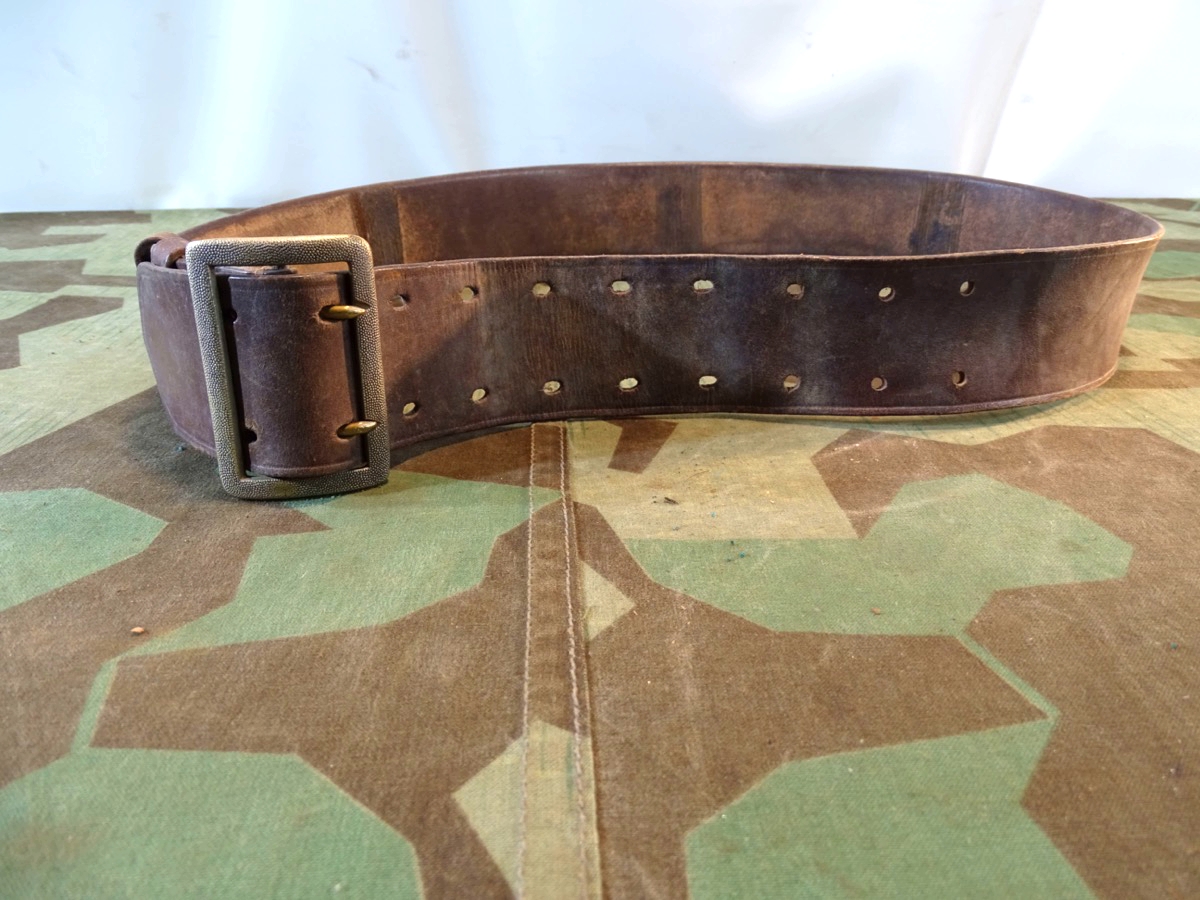 Früher Zweidorn Koppel für Luftwaffen Offiziere, schokobraunes Leder, Buntmetall Schließe, 116 cm !