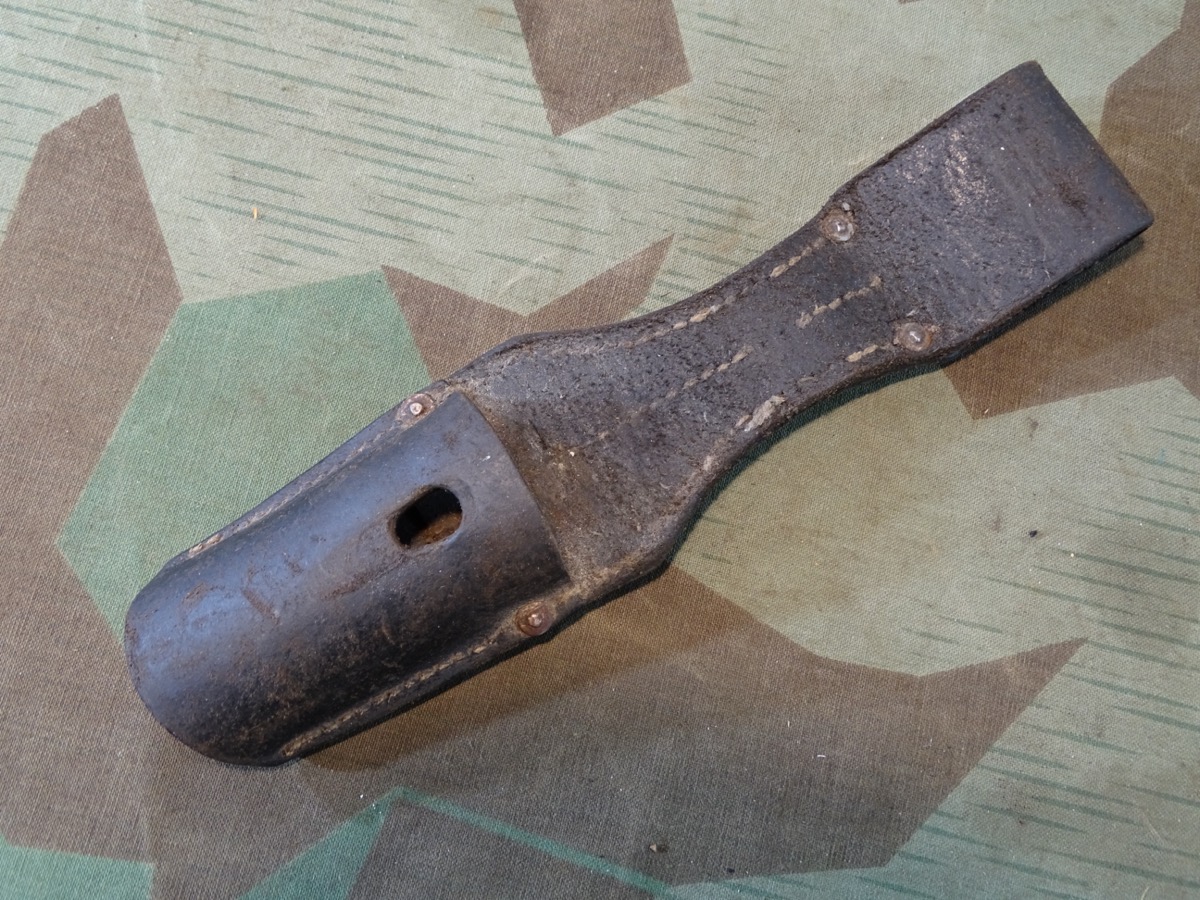Wehrmachts schwarzer Leder Koppelschuh für Seitengewehr 84/98