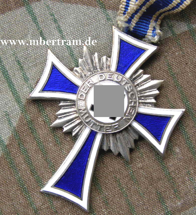Mutterkreuz in Silber mit Band