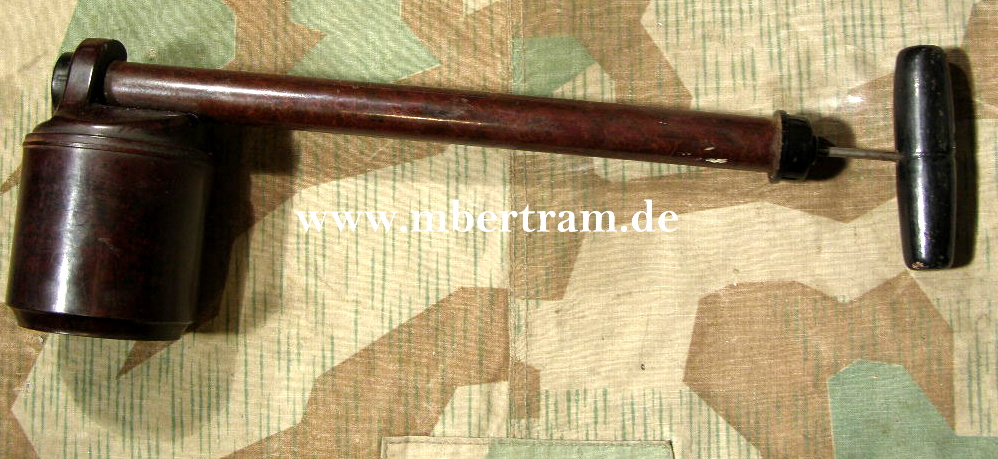 Waffen SS oder Wehrmacht: Bakelit DDT Entlausungsspritze.