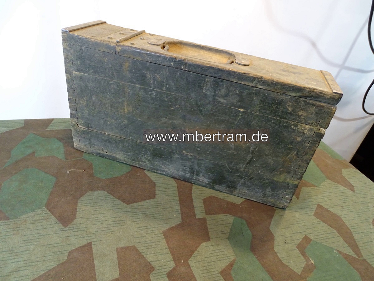 Holz Patronenkasten / Gurtkasten  MG 08 mit Stoffgurt,  1. Weltkrieg