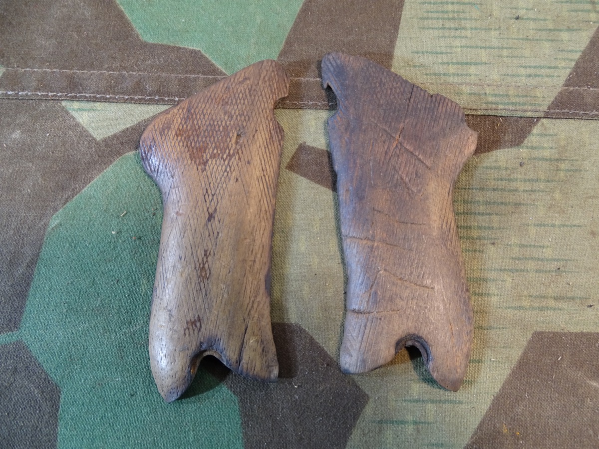 Pärchen Original P 08 Griffschalen. Holz, gebraucht