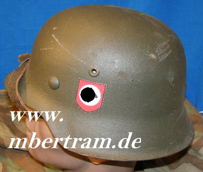 Grüner Waffen-SS Stahlhelm, M 42, org. Innenring, Lack neu