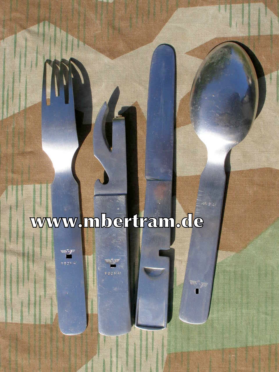 Wehrmachts Feld Essbesteck, 4-teilig in Halterung, "FBCM 41"