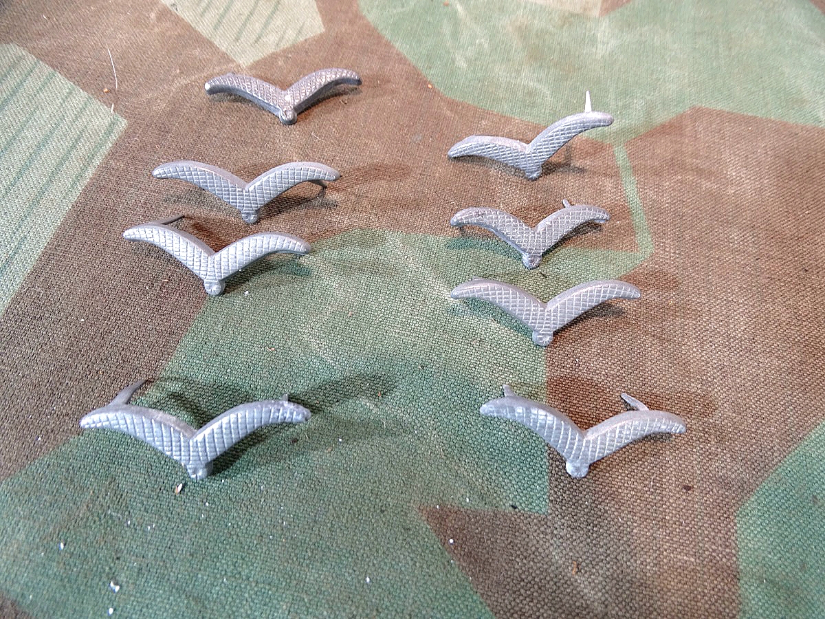 8 Kragenspiegel Schwingen Luftwaffe, in gleicher Optik, bis zum Rang Oberfeldwebel