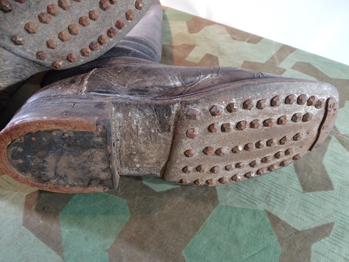 Genagelte Knobelbecher / Marschstiefel für Unteroffiziere und Manschaften der Wehrmacht. Genagelte Knobelbecher / Marschstiefel für Unteroffiziere und Manschaften der Wehrmacht.