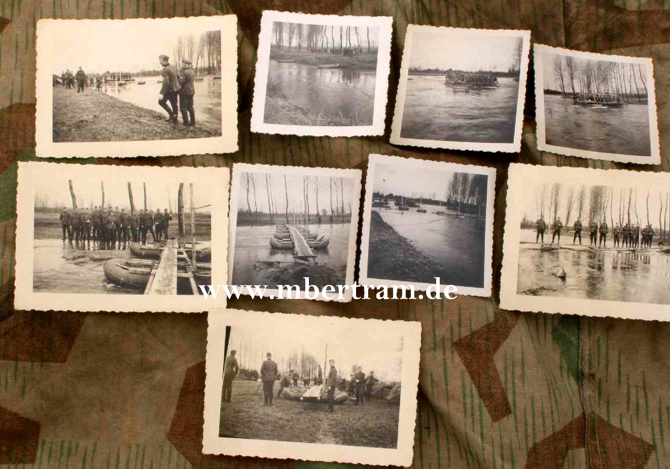 9 Fotos- Pioniere beim Bau einer Flossackbrücke und Fähre