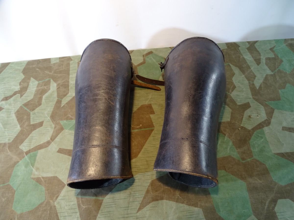 Paar schwarze Leder Gamaschen für Parteiverbände 1941, HJ, NSKK, SA, SS etc. 
