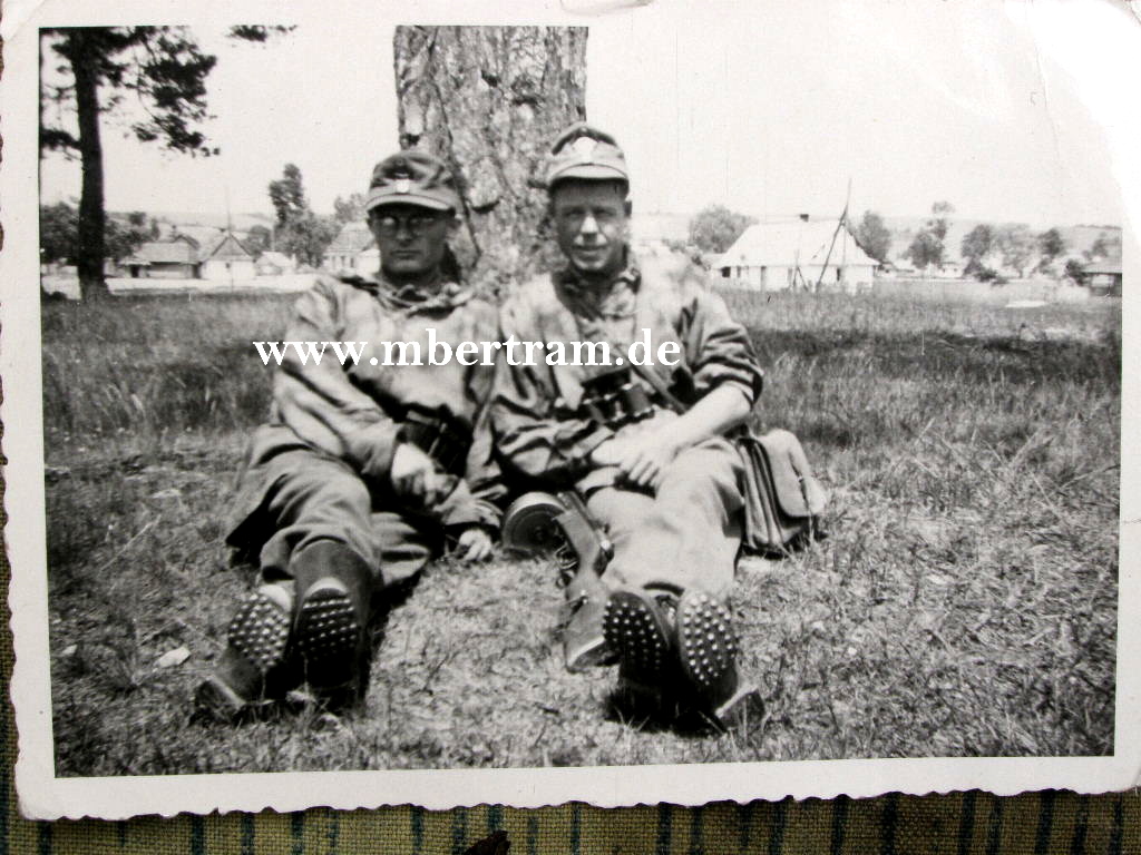 8 Fotos Offz. SS Polizeidivision, PPSH 41, Tarnhemd