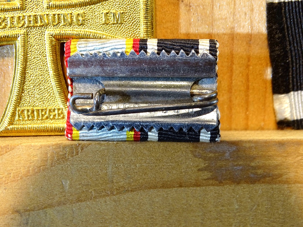 Zusammengehöriges Ordensset aus einem Nachlass: EK 2 1914, Kriegsverdienstkreuz Mecklenburg. Mit Bandspange. Zusammengehöriges Ordensset aus einem Nachlass: EK 2 1914, Kriegsverdienstkreuz Mecklenburg. Mit Bandspange.