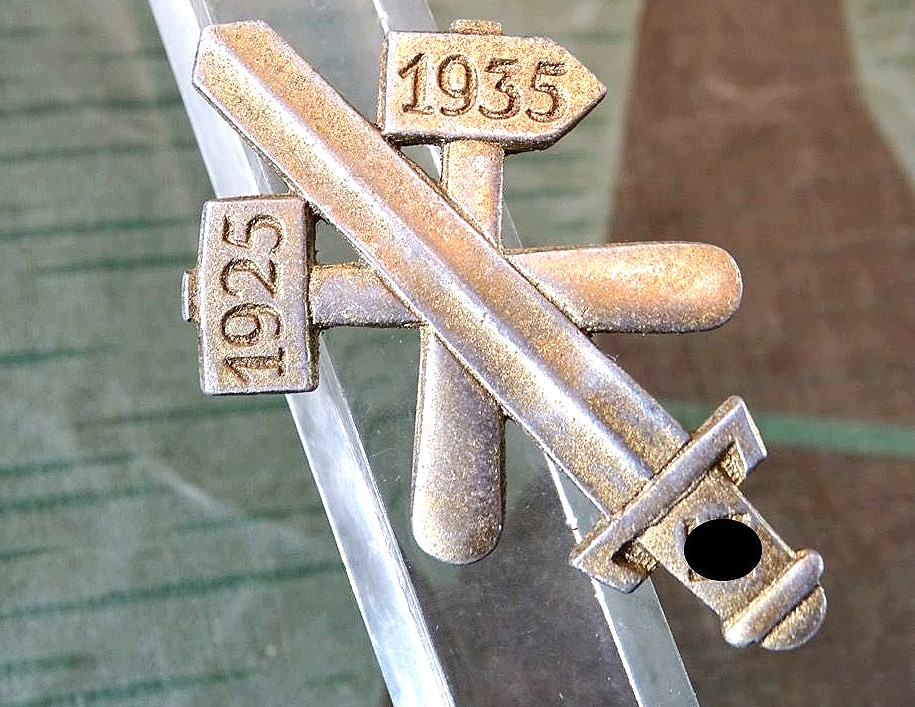 Offizielles Teilnehmerabzeichen "10 Jahre NSDAP Gau Essen 1925 - 1935", mit Hst.