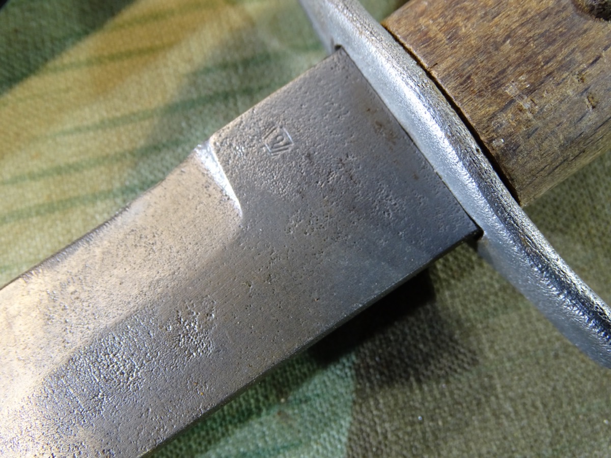 Kampfmesser / Stiefelmesser / Grabendolch der Luftwaffe mit LW Abnahme. Kampfmesser / Stiefelmesser / Grabendolch der Luftwaffe mit LW Abnahme.