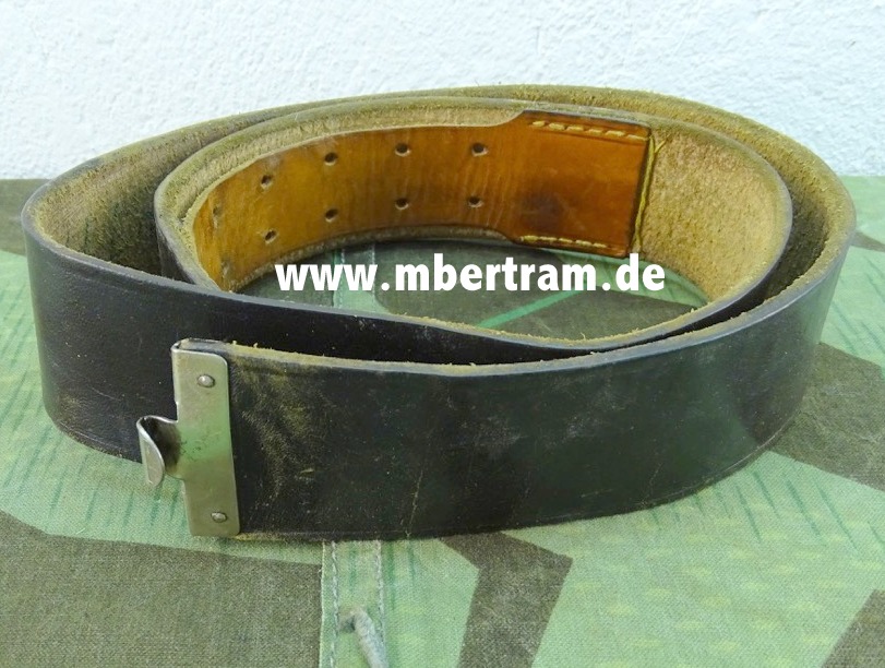 2. Weltkrieg, Koppelriemen für Parteiverbände, ( HJ/ SS...) schwarzes Leder ca. 95cm