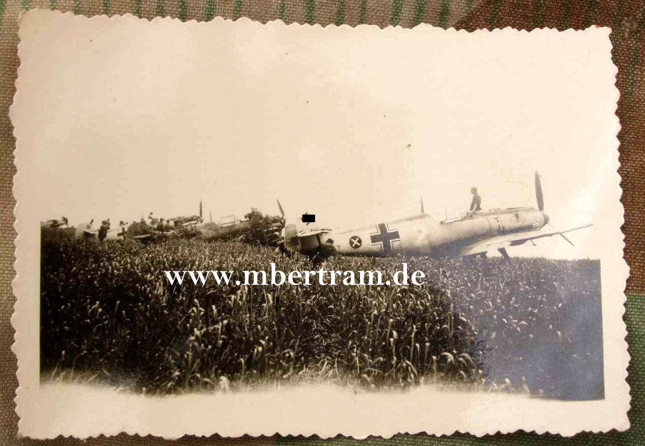 Me 109 Staffel auf Flugfeld. BF 109 vom 1./ (J) LG2. Afrika