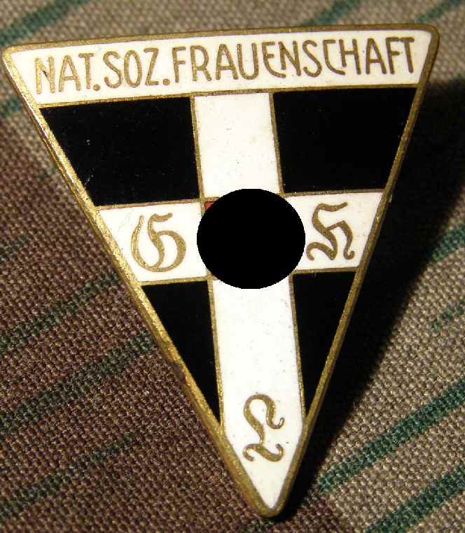 NS FRAUENSCHAFT MITGLIEDSABZEICHEN 5. FORM, klein