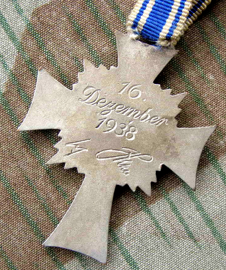 Mutterkreuz in Silber mit Band