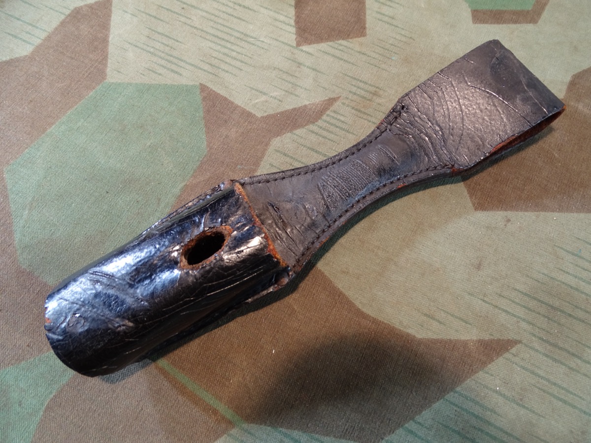 Koppelschuh für Wehrmachts Ausgeh-/ Extra  Seitengewehr KS 98, schwarzes Leder 