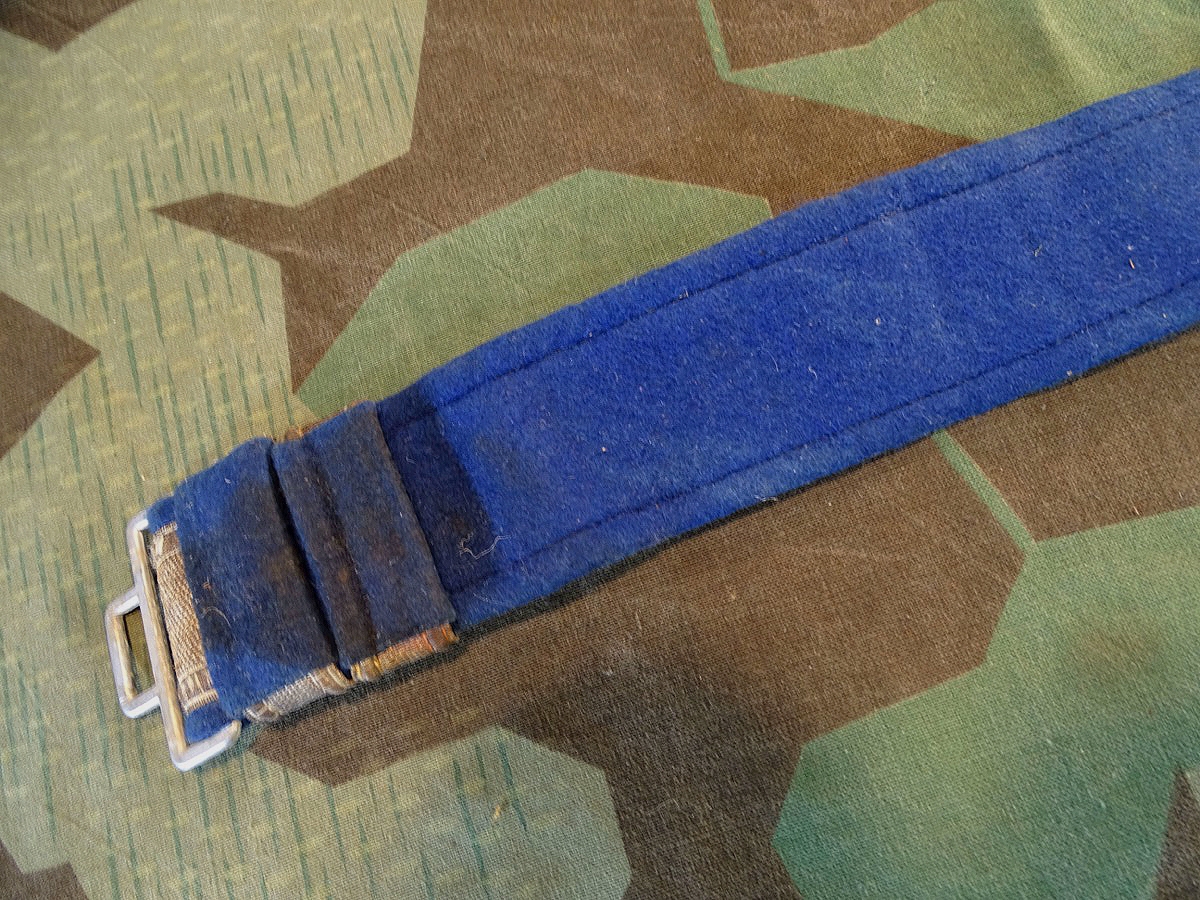 Uns unbekannte goldene Offiziers / Führer Feldbinde mit blauem Futter. Uns unbekannte goldene Offiziers / Führer Feldbinde mit blauem Futter.