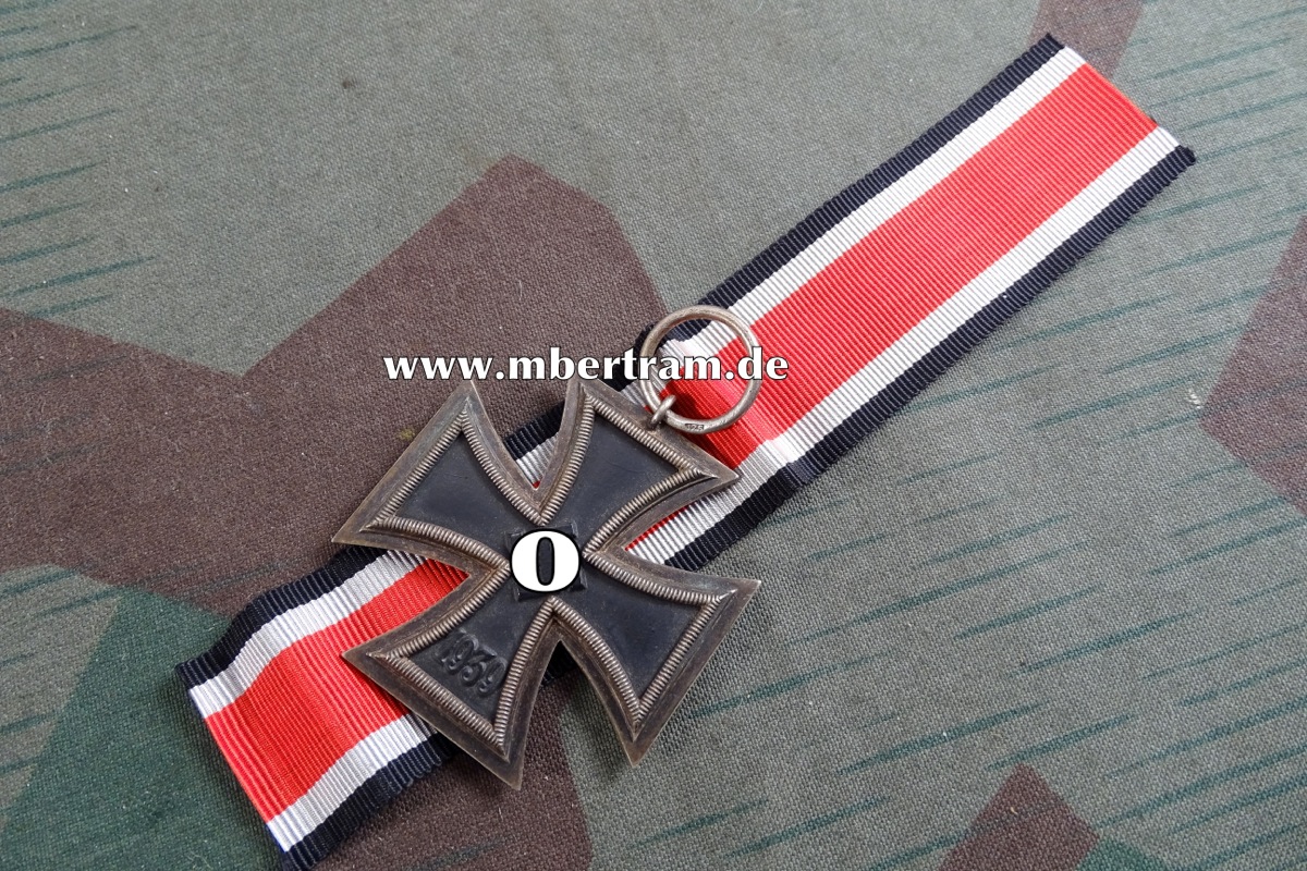 Eisernes Kreuz 1939 2. Klasse, magnetischer Kern, Band, Hst. "125"