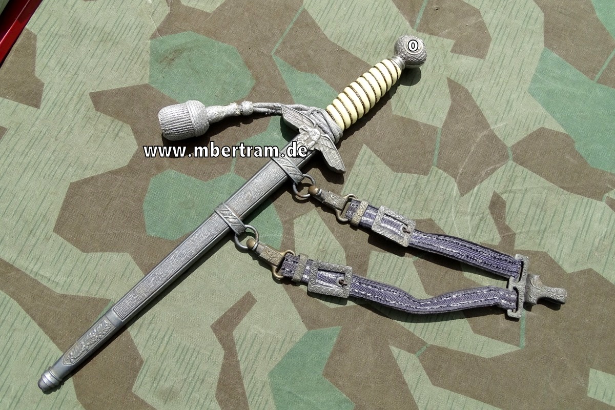 Luftwaffen Offiziersdolch, weißer Griff, Gehänge, Portepee, Tiger Solingen