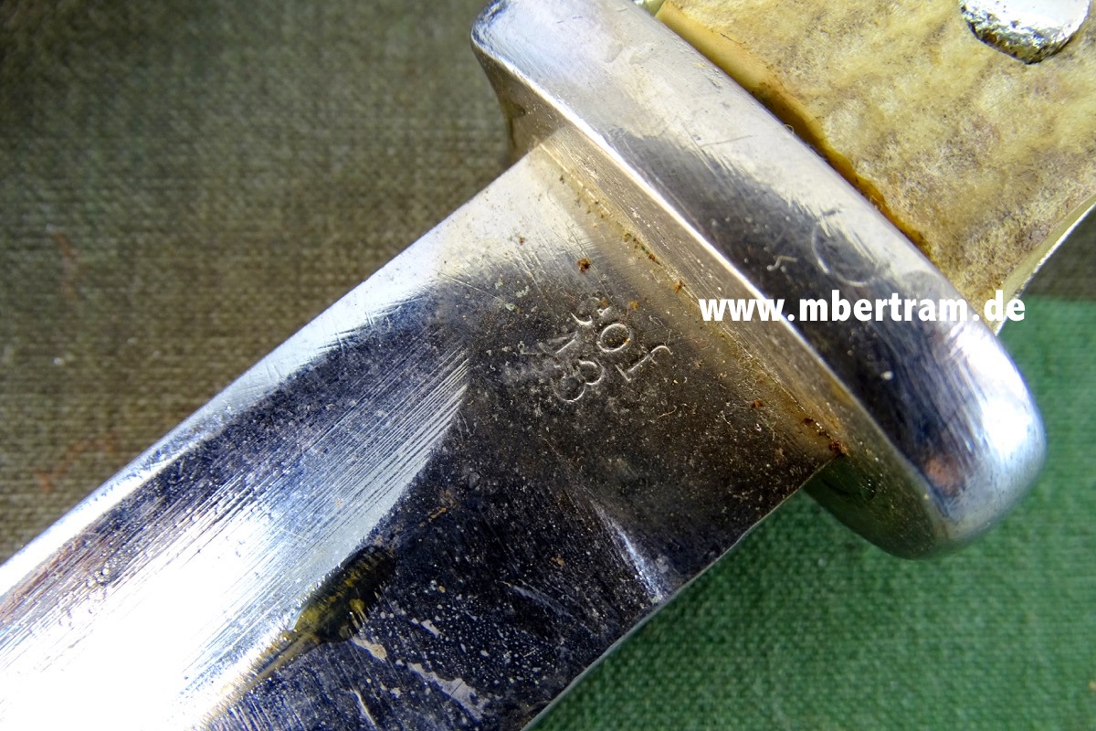 Verchromtes Extra Bajonett SG 84/98, cof 43, Horn Griffschalen, Repro Scheide