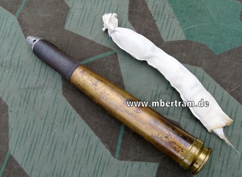 Deko Patrone 2cm Flak 38, Messinghülse, Aluzünder, Ladungssäckchen 