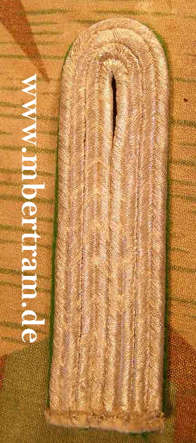Schulterklappe Leutnant Gebirgsjäger, z. einnähen.