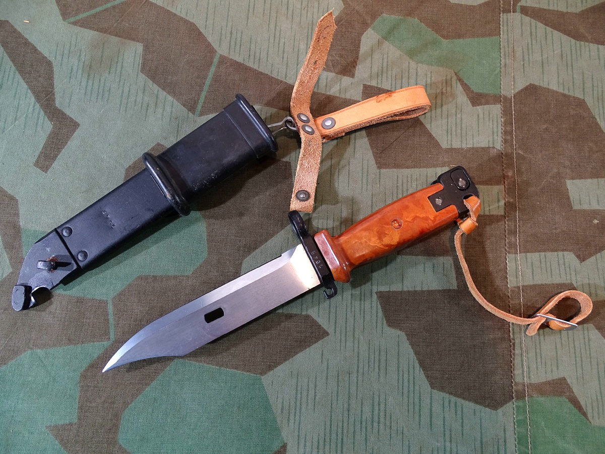 6H4 Bajonett für AK47, aus rostfreiem Stahl, Kunststoffummantelung, rotbrauner Griff, helles Leder 6H4 Bajonett für AK47, aus rostfreiem Stahl, Kunststoffummantelung, rotbrauner Griff, helles Leder