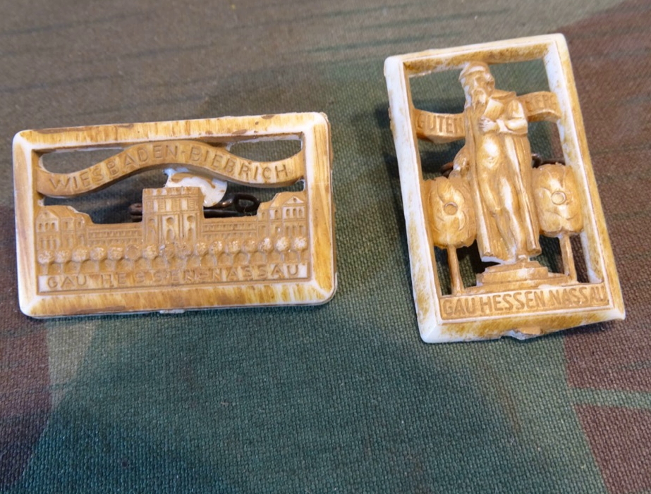 2 WHW Anstecker, Gau Hessen Nassau 1942, Kunststoff