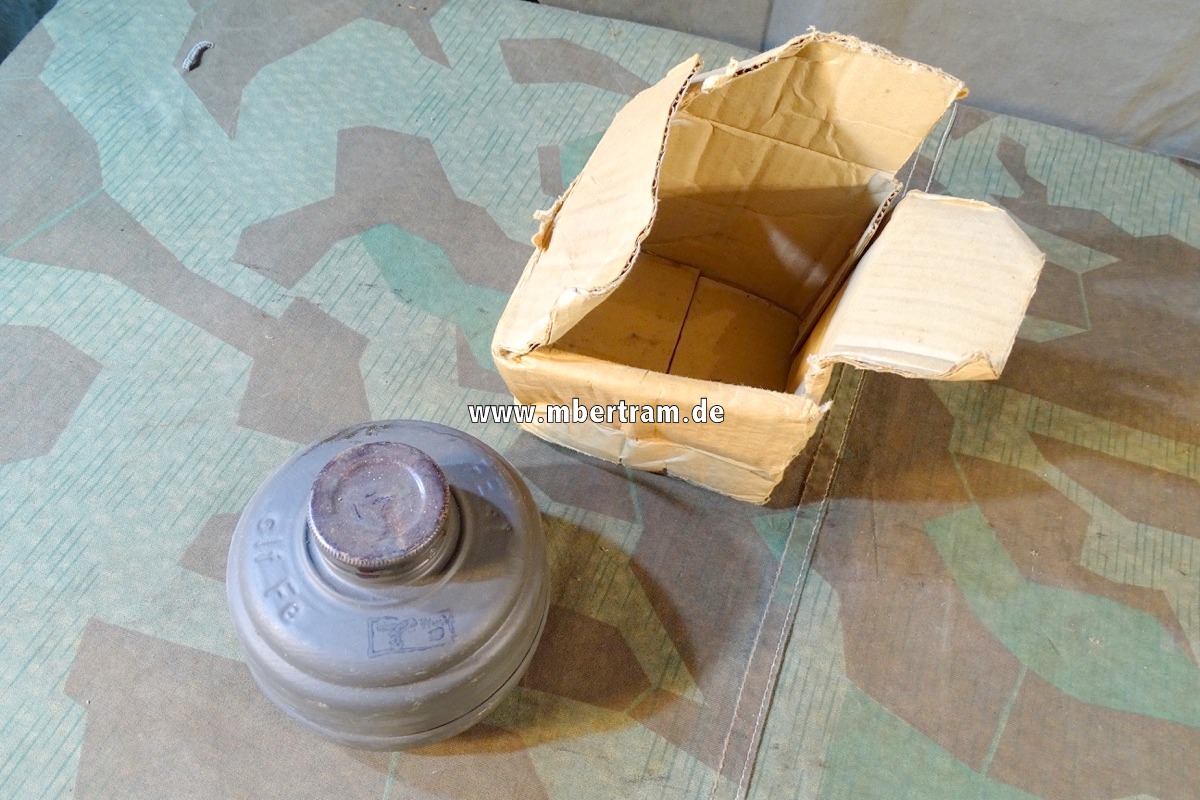 Filter FE 41 Wehrmacht, beide Verschlusskappen, unbenutzt. " clf, WaA " Karton