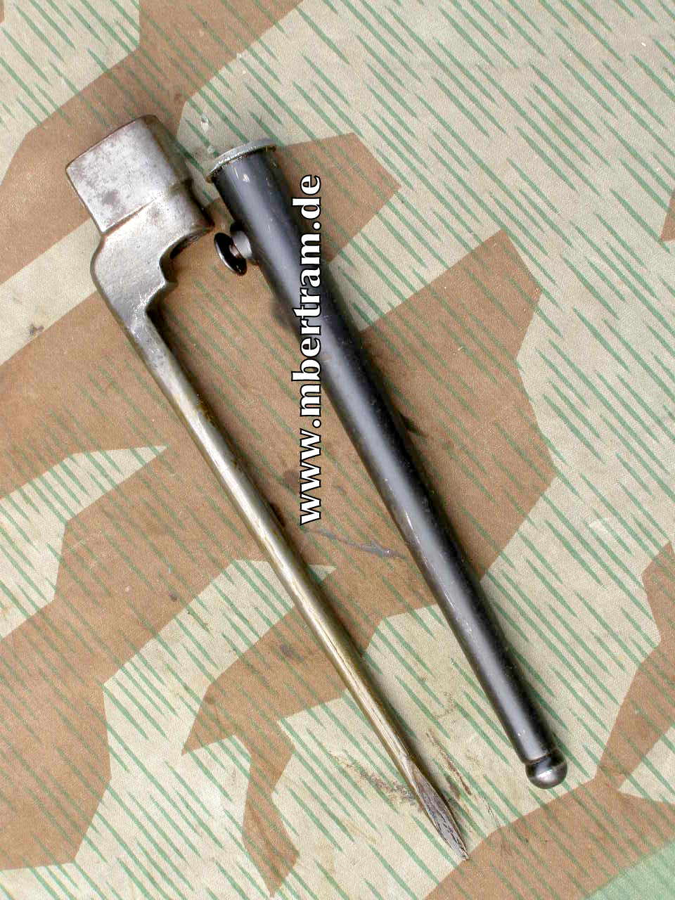 Britisches Enfield Spike Bajonett Nr. 4 MK II, mit Scheide