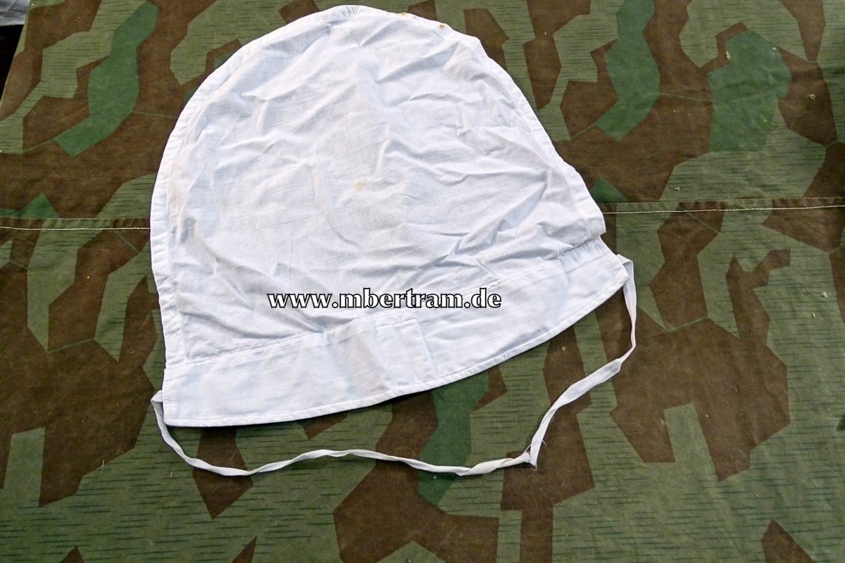 Kopfhaube mit rotem Kreuz zu Krankenschwesterntracht, ggf. 40er Jahre.