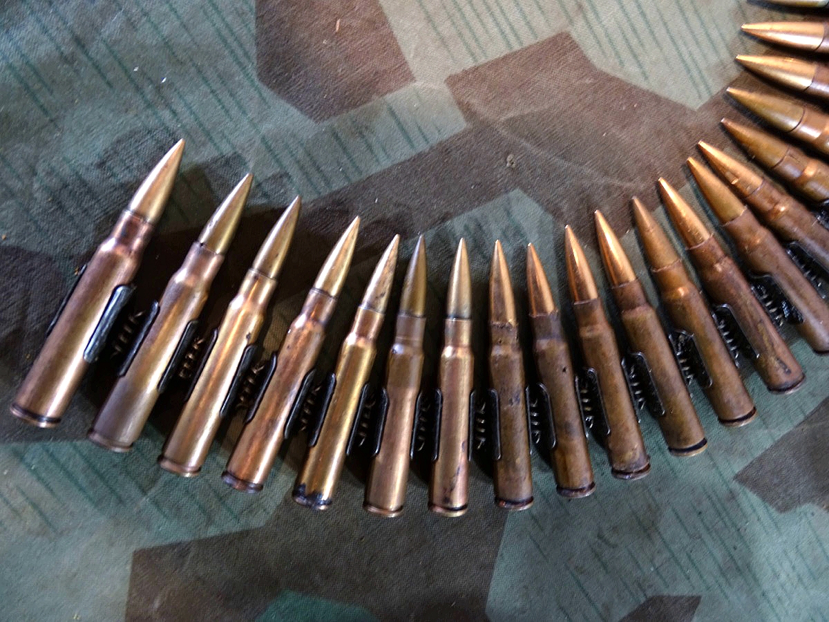 50er Patronengurt für MG 34 / MG 42 von cvo/ Stocko, verkupferte Deko Patronen vorwiegend P 334/1940 . 50er Patronengurt für MG 34 / MG 42 von cvo/ Stocko, verkupferte Deko Patronen vorwiegend P 334/1940 .