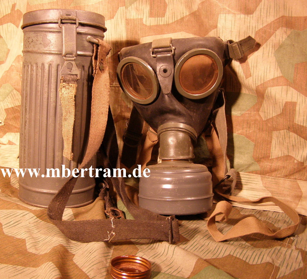 WEHRMACHTSGASMASKE, HOHE BLECHDOSE 1940/43