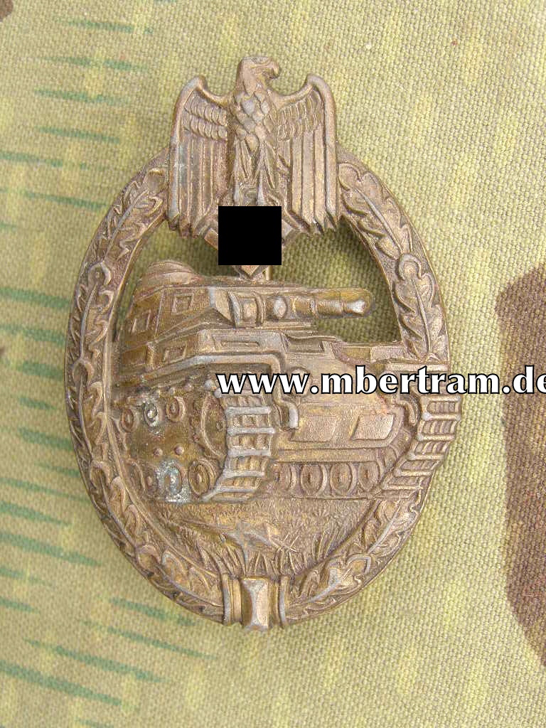 Panzerkampfabzeichen in Bronze, Buntmetall, hohl geprägt, Hst.:  Juncker, Top Zustand. 