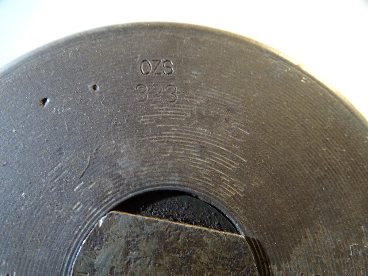 8,8 cm Flak Hülse aus Museumsbestand, schön restauriert, mit Bodenschraube
