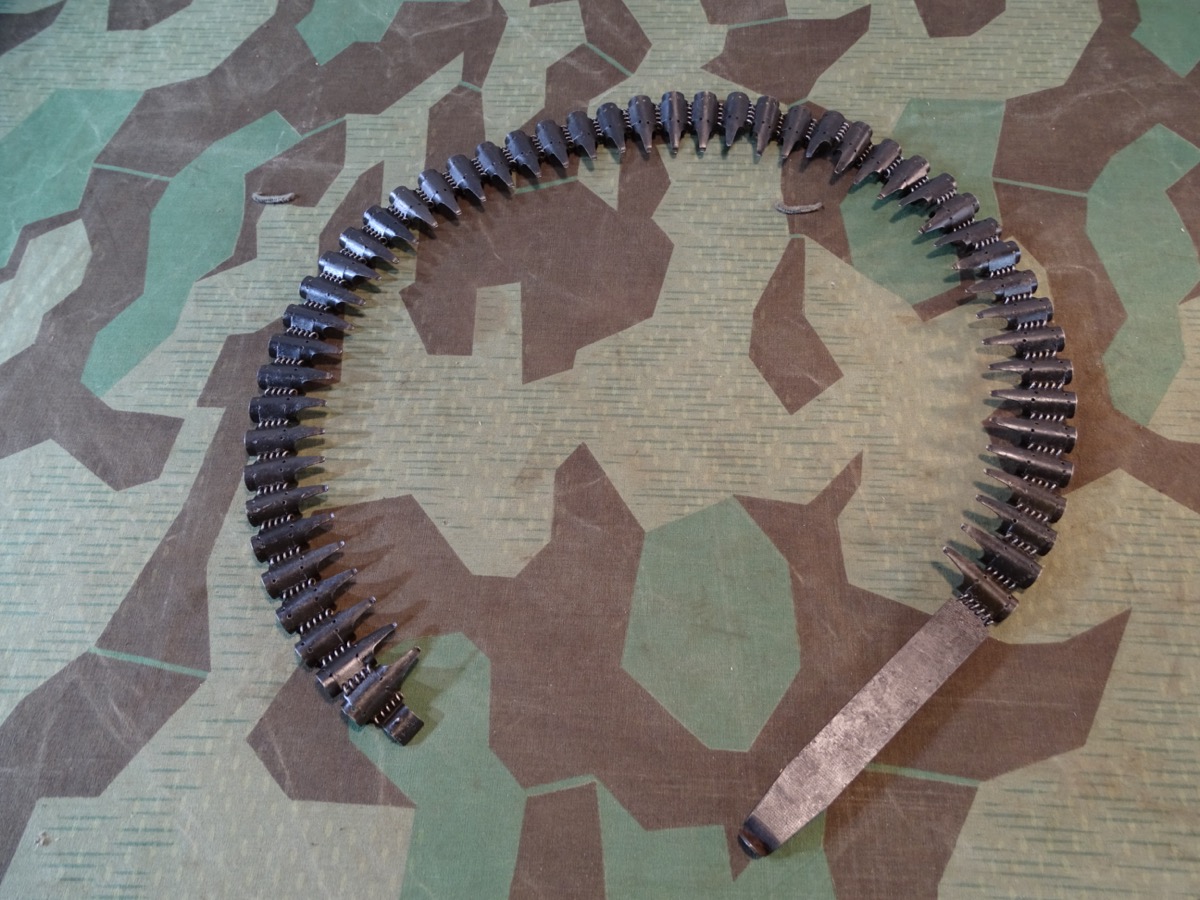 50 Schuss Gurtkette für MG 42 / MG 34 mit fest angebrachtem Einführstück. "cvo" Stocko 4.41
