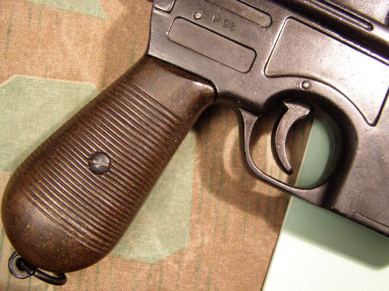 Deko Pistole / Modellwaffe " Mauser C96". Nachbau Metall