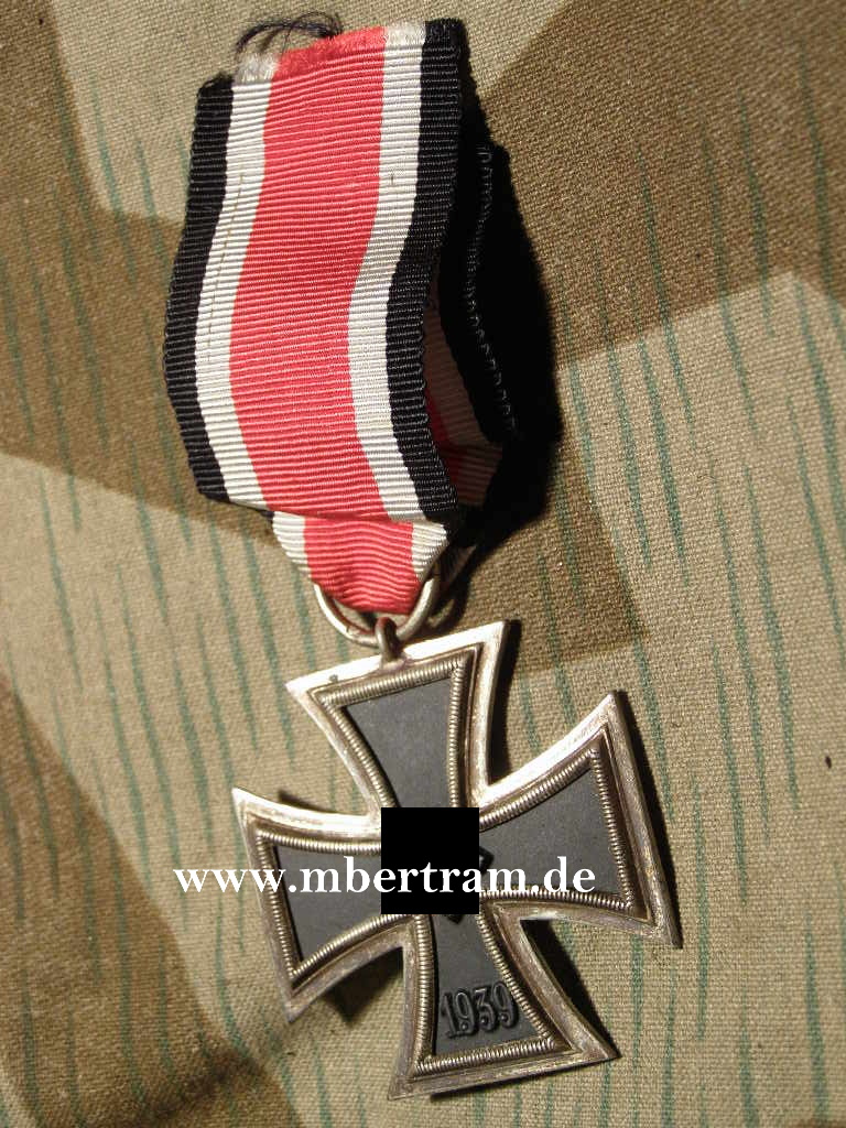 EISERNES KREUZ 1939 2. KLASSE AM BAND HERSTELLER 23