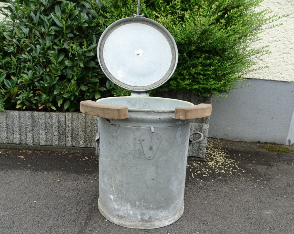 Luftschutz Bunker (Not) WC, /Not-Abort. 2. Weltkrieg, Metall mit Holzrand, guter Zustand